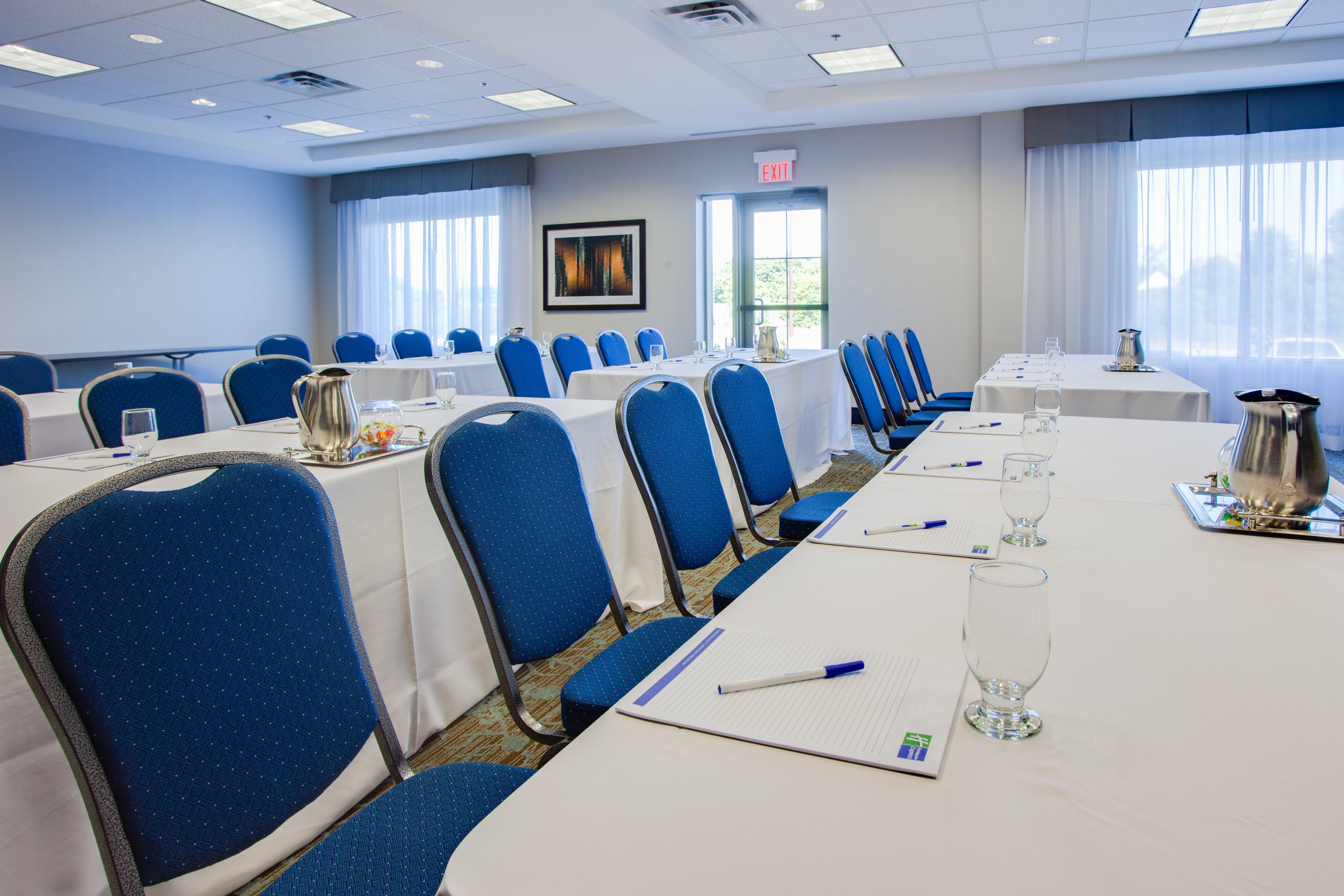 Holiday Inn Express & Suites Ottawa East-Orleans By Ihg Экстерьер фото