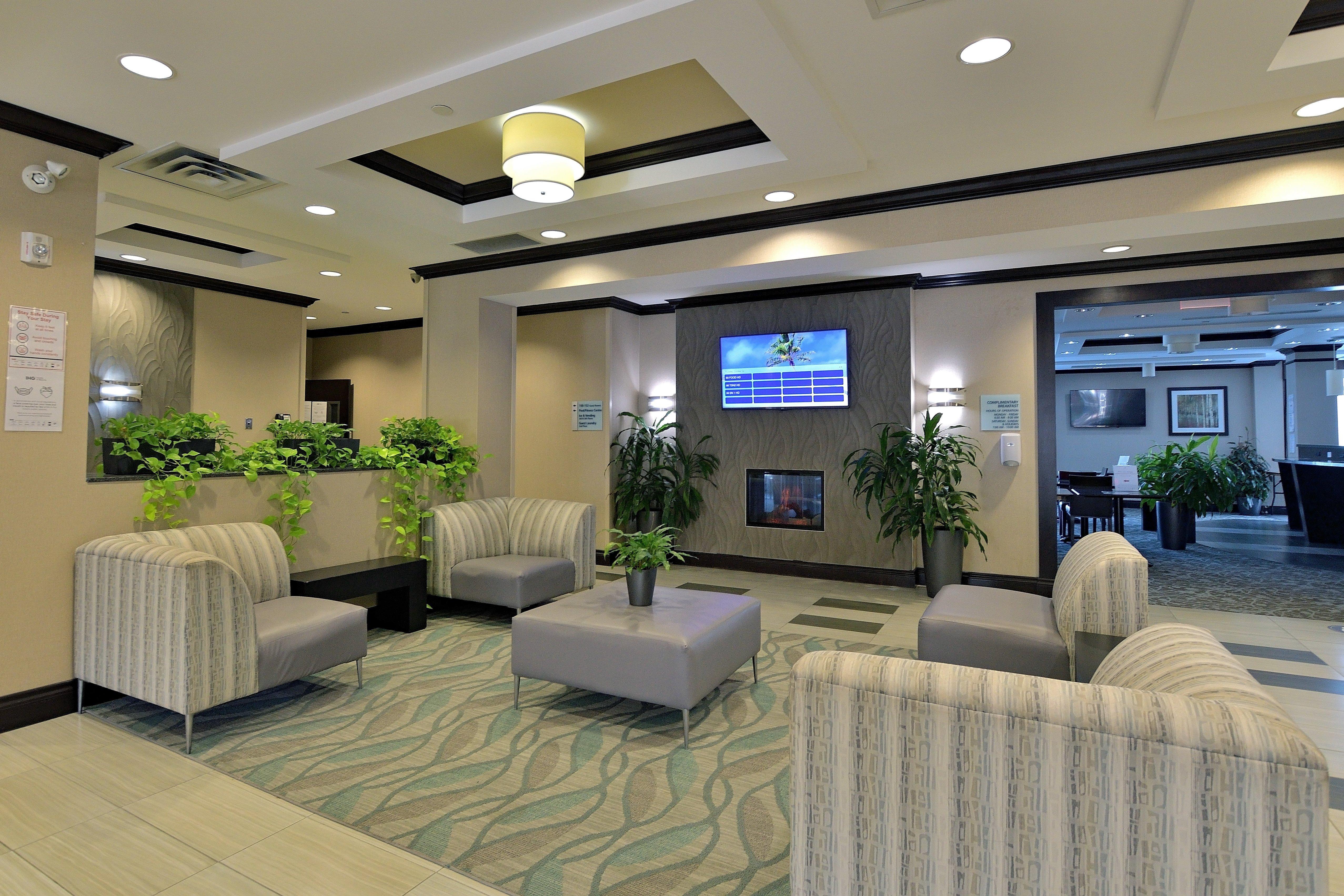Holiday Inn Express & Suites Ottawa East-Orleans By Ihg Экстерьер фото